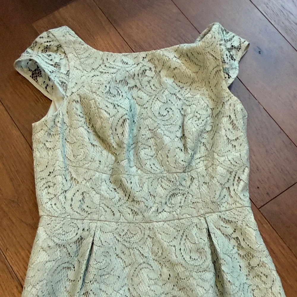 J. Crew GreenElegant Lace Cap Sleeve Dress Size 2 C12-013